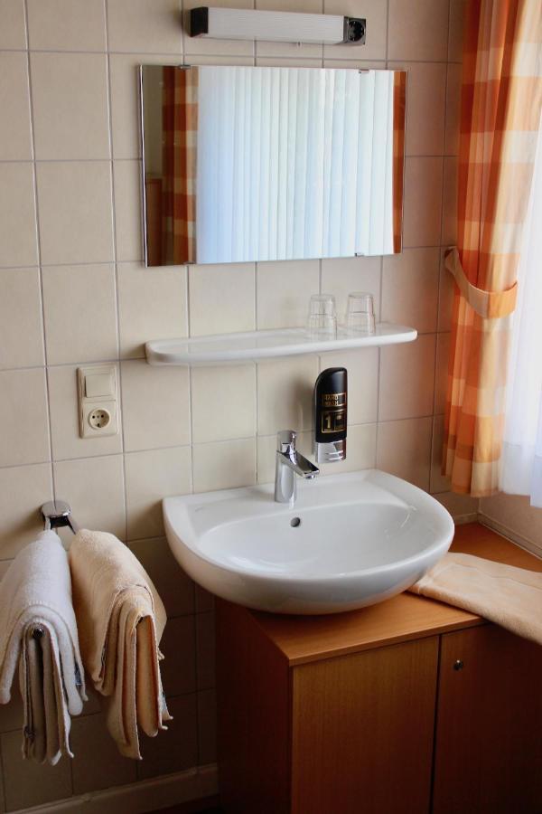 Hotel Gasthof Klusmeyer Bielefeld Bagian luar foto